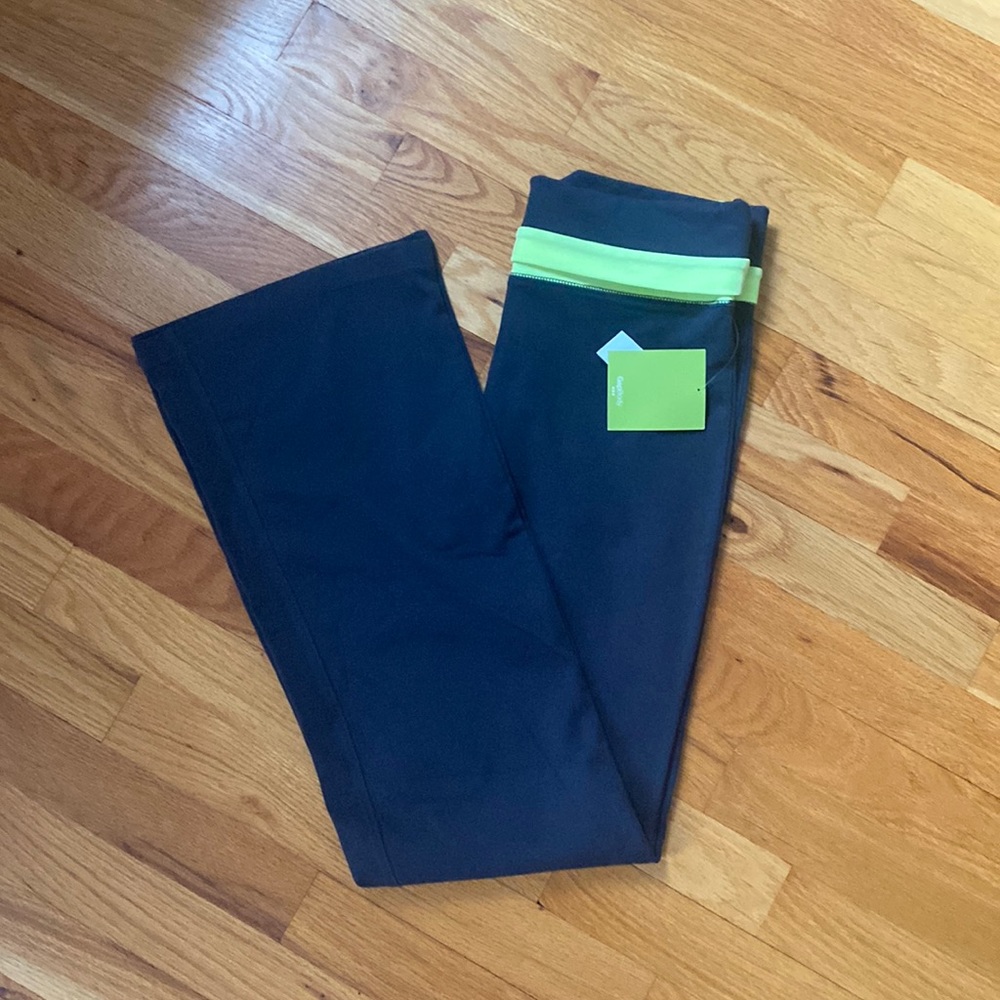 NWT Gap Body fold over flare yoga pants Size Small ankle length